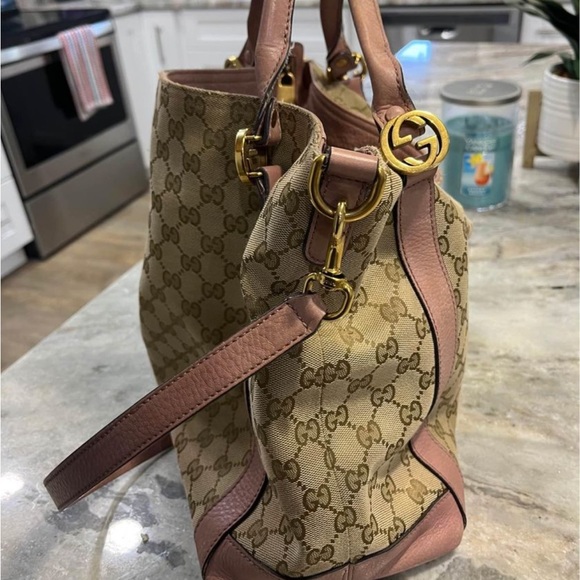 Gucci purse with crossbody strap - Picture 2 of 7